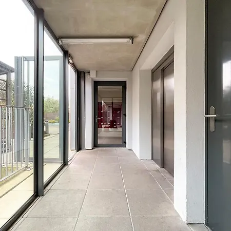 Appartement Hotel Proche Paris Stade De France, 5 Minutes A Pied De La Gare Et Parking Prive Pour 1 A 4 Personnes Сен-Дени