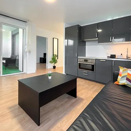 Appartement Hotel Proche Paris Stade De France, 5 Minutes A Pied De La Gare Et Parking Prive Pour 1 A 4 Personnes * Сен-Дени